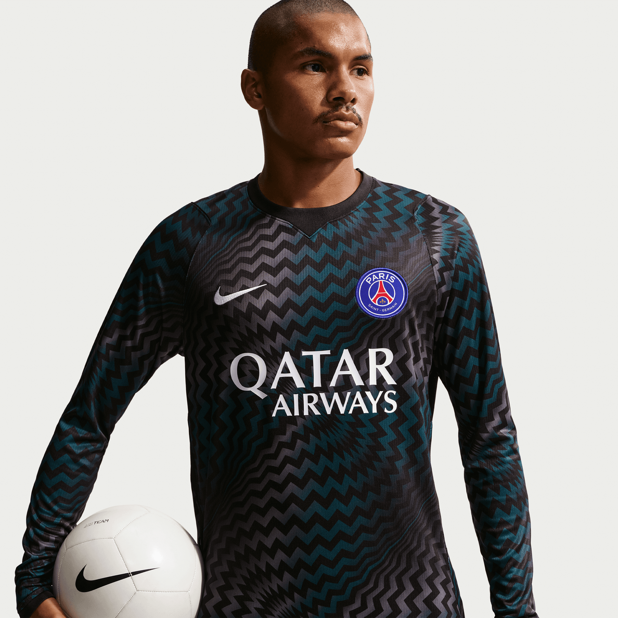 Nike Men's PSG Goalkeeper 2026-27 Long Sleeve Jersey