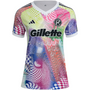 Camiseta adidas New England Revolution 2025 Pride para mujer antes del partido